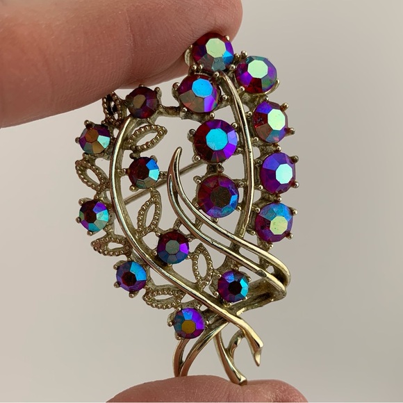 CORO FLORAL RED AURORA BOREALIS AB FLOWERS LEAVES Goldtone Vintage SIGNED 2-1/4" - Picture 6 of 14